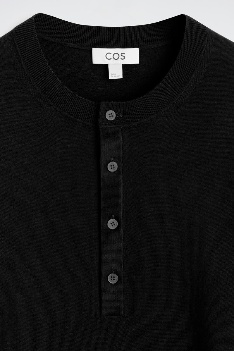 COS スリムメリノウールヘンリートップ