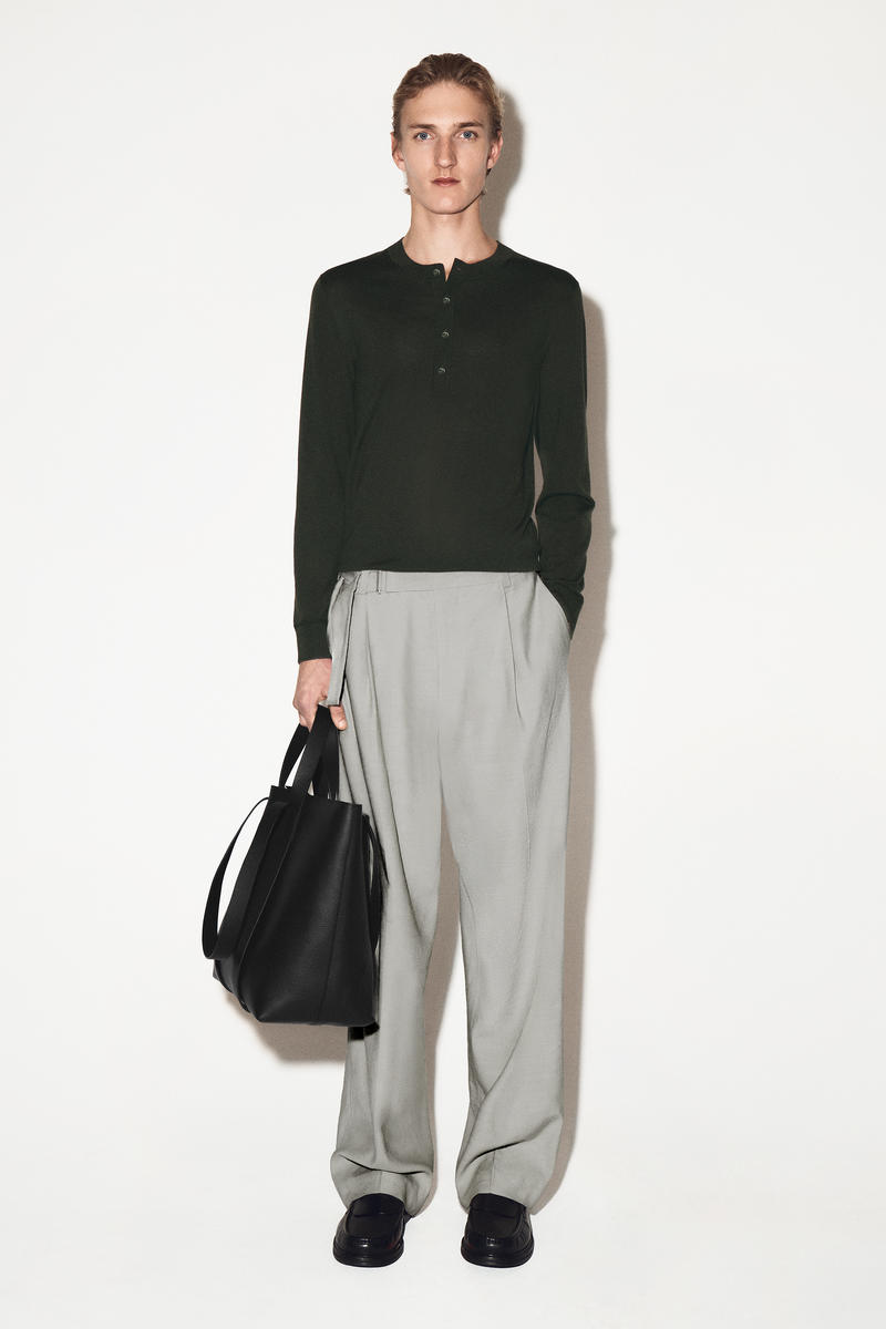 COS スリムメリノウールヘンリートップ