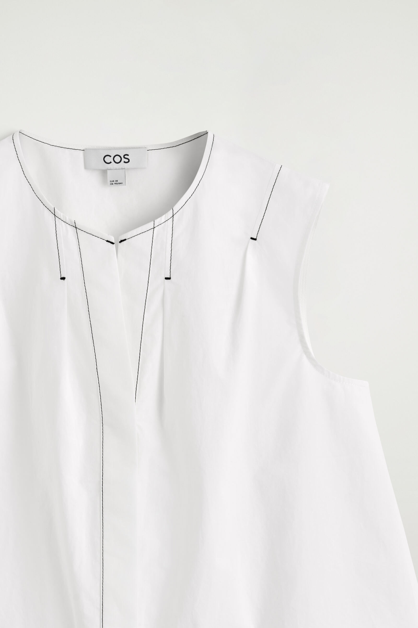PLEATED SLEEVELESS TOP プリーツノースリーブトップス ホワイト｜COS 