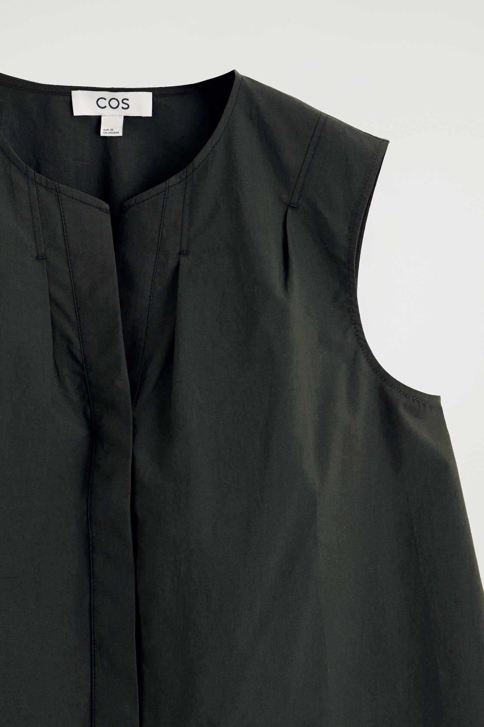 PLEATED SLEEVELESS TOP プリーツノースリーブトップス ダークグリーン 
