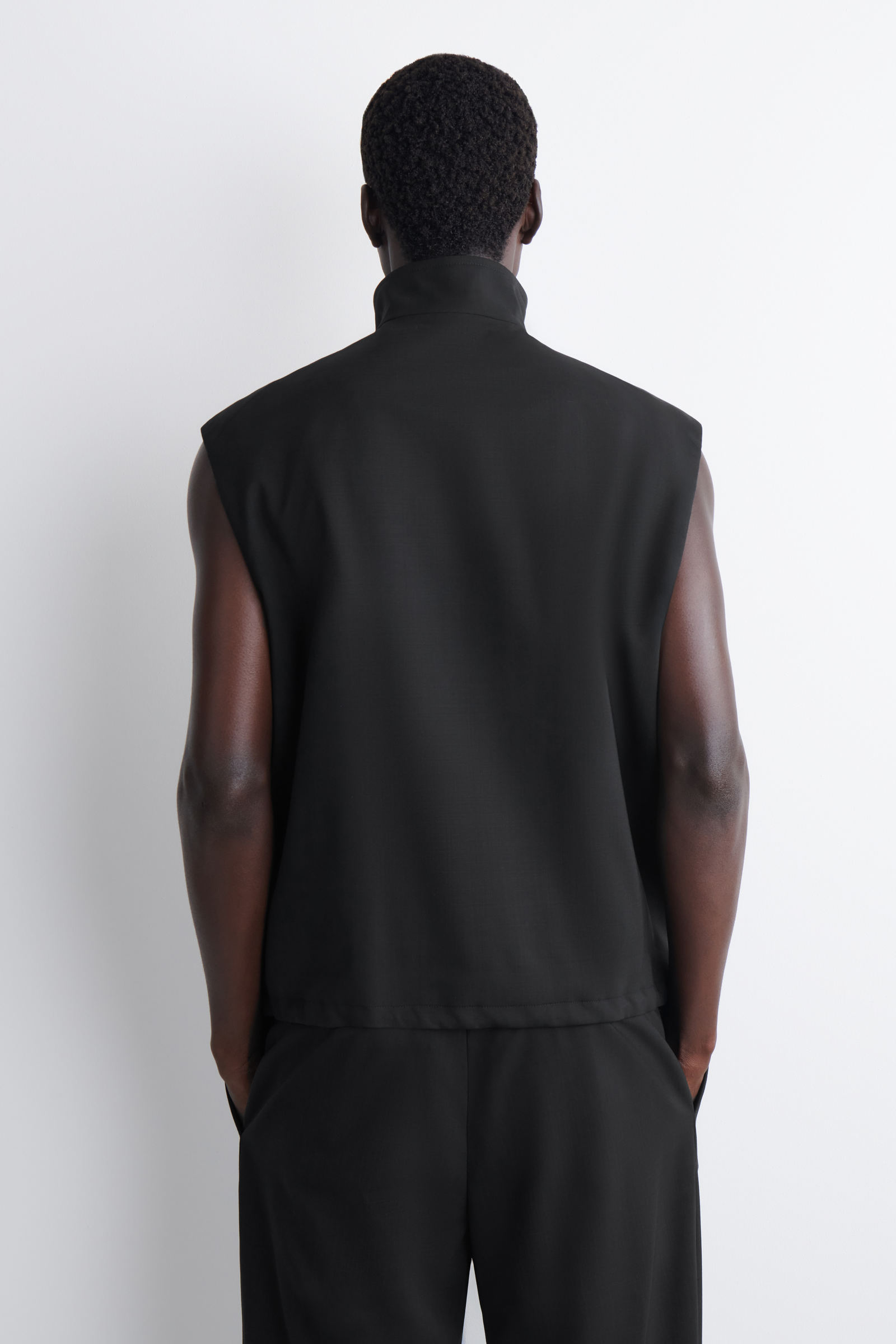 COS✨ウール深Ꮩネックベスト　ブラック36 MERINO WOOL V-NECK VEST メリノウール Vネックベスト ブラック｜COS