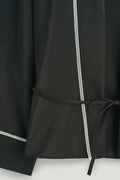 COS コントラストパイピング ベルト付きラップトップ