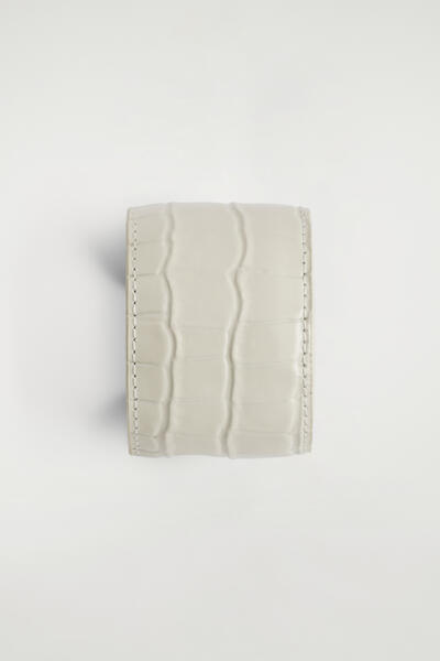 COS クロコ型押しレザーカフ