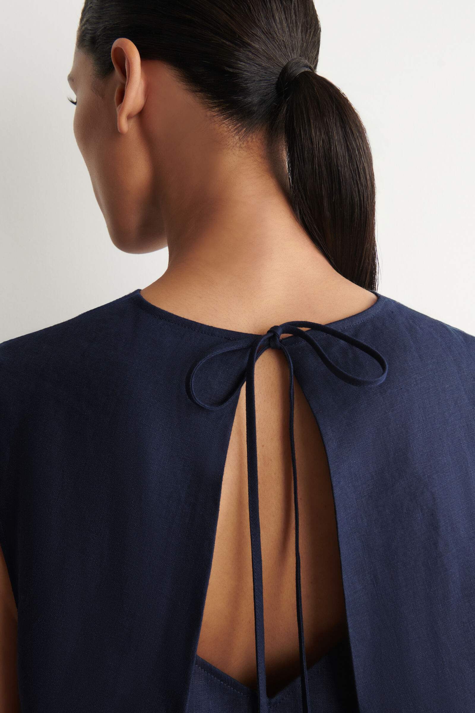 V-NECK OPEN-BACK LINEN MINI DRESS Vネック オープンバック リネン