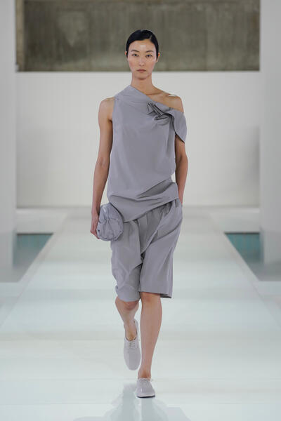 COS オーバーサイズ ドレープトップ