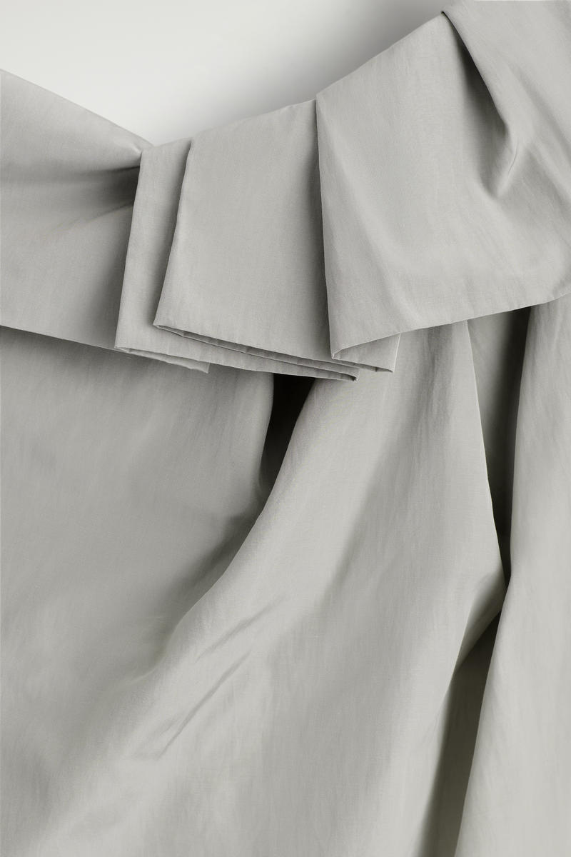 COS オーバーサイズ ドレープトップ