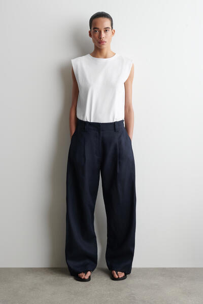 COS 立体的なショルダーディテール コットンジャージー タンクトップ