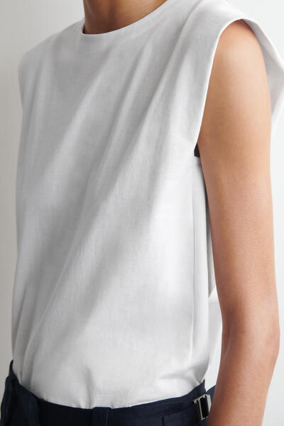 COS 立体的なショルダーディテール コットンジャージー タンクトップ