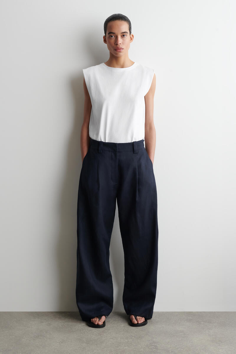 COS 立体的なショルダーディテール コットンジャージー タンクトップ