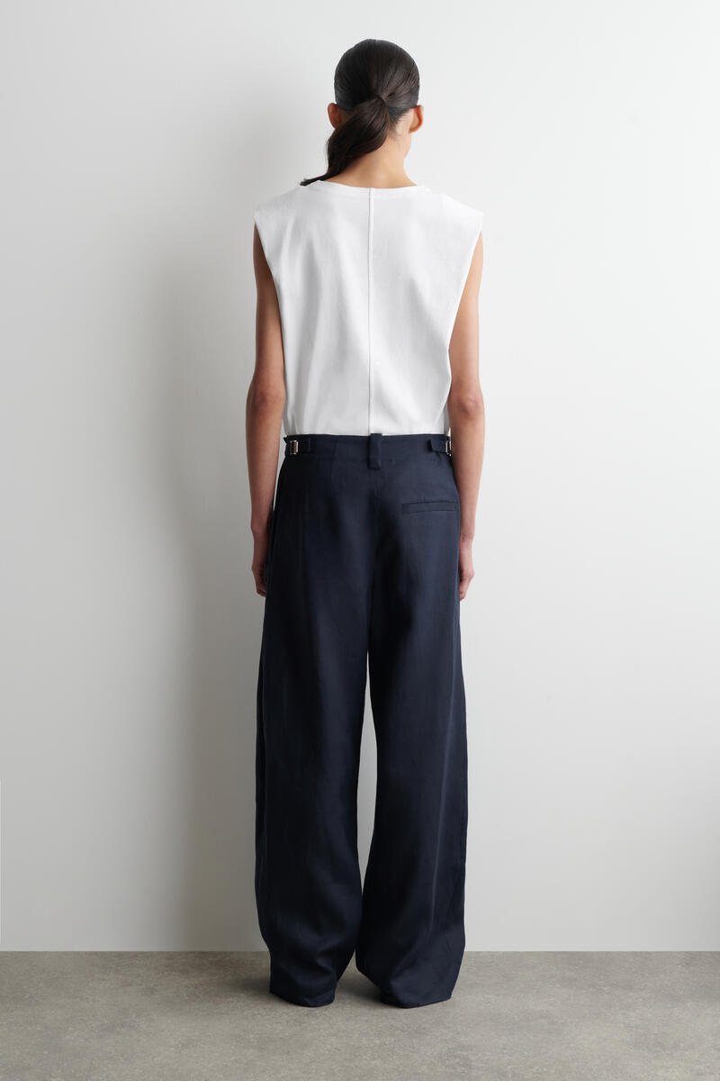 COS 立体的なショルダーディテール コットンジャージー タンクトップ