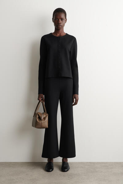 COS ミニマルジャージーカーディガン