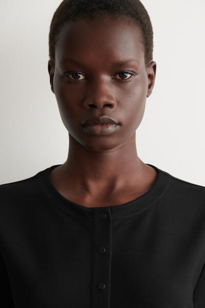 COS ミニマルジャージーカーディガン