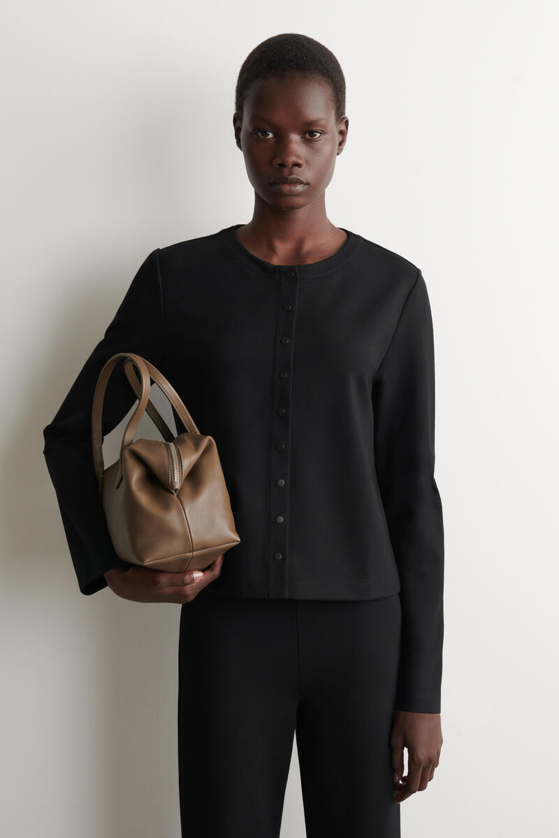 COS ミニマルジャージーカーディガン