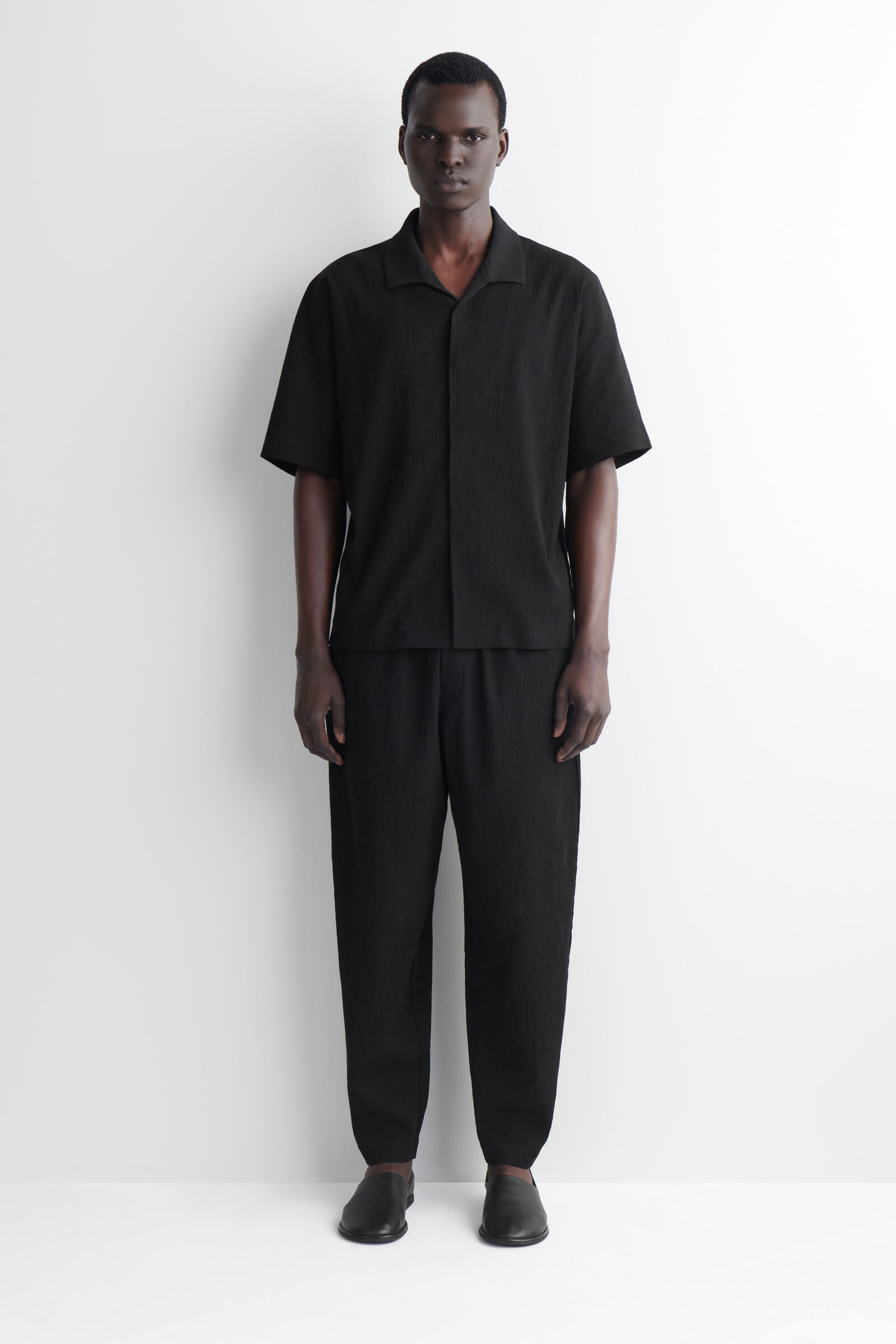 CRINKLED-COTTON RELAXED-FIT TAPERED TROUSERS シワ加工 コットン 
