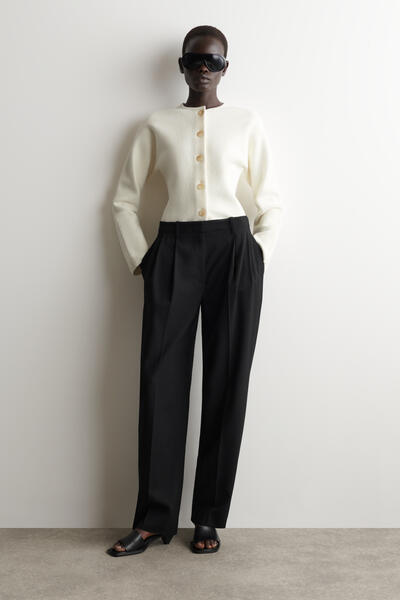 COS 彫刻的なコットンカーディガン