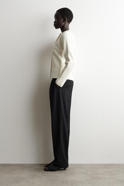 COS 彫刻的なコットンカーディガン