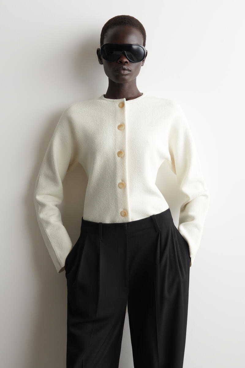 COS 彫刻的なコットンカーディガン