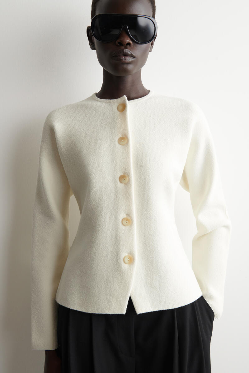 COS 彫刻的なコットンカーディガン