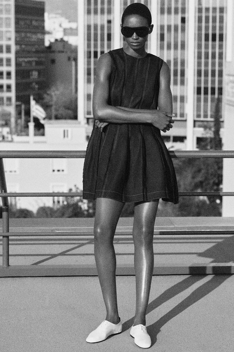 COS スカルプテッドプリーツ ミニワンピース