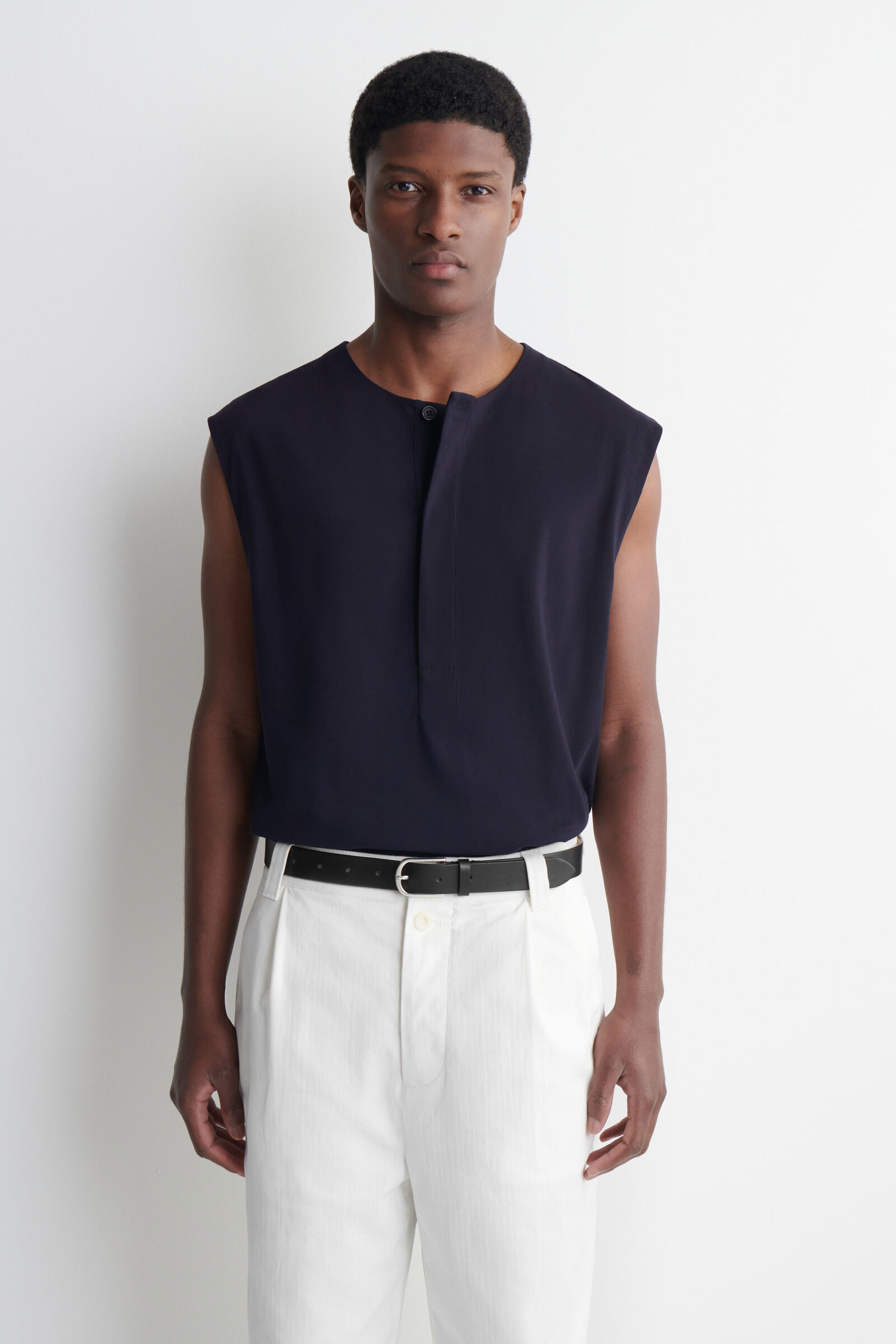 COTTON HENLEY TANK TOP コットンヘンリータンクトップ ネイビー｜COS
