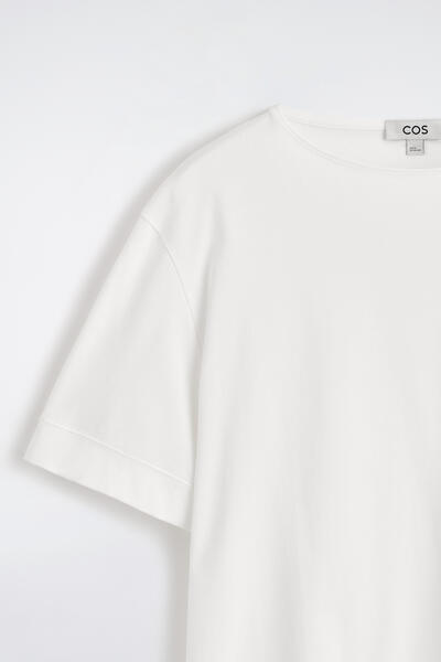 COS ボートネックコットンTシャツ