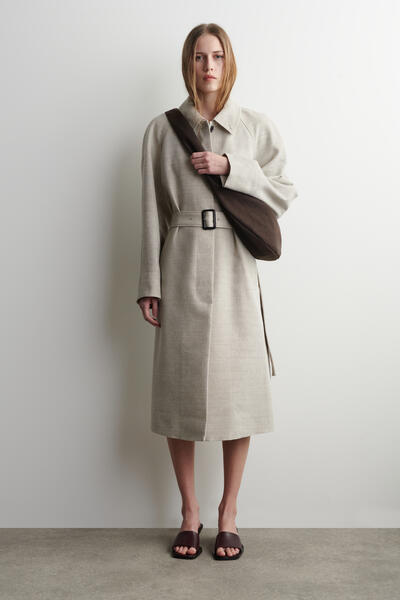 COS カーブド クロスボディバッグ - しわ加工