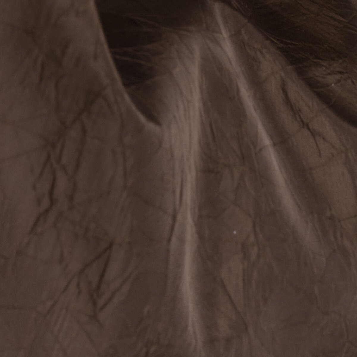 COS カーブド クロスボディバッグ - しわ加工