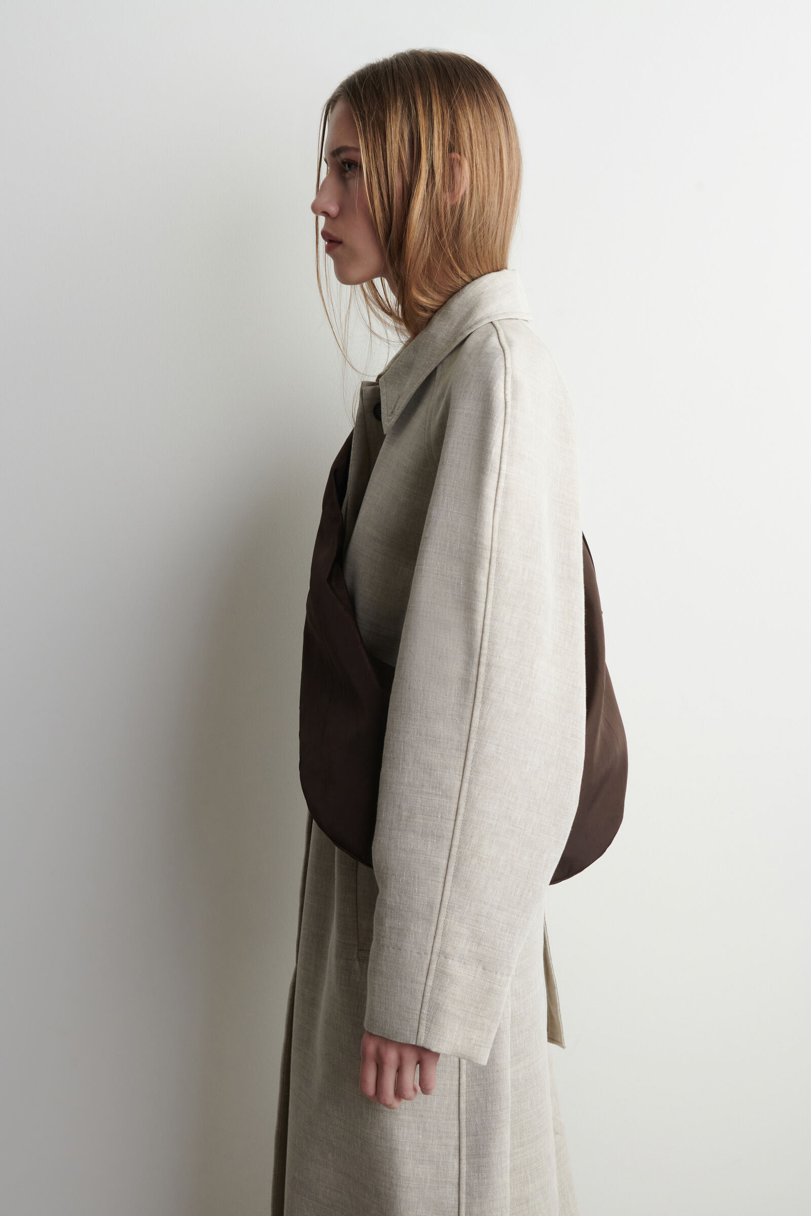 CURVED CROSSBODY BAG - CRINKLED-SHELL カーブド クロスボディバッグ 