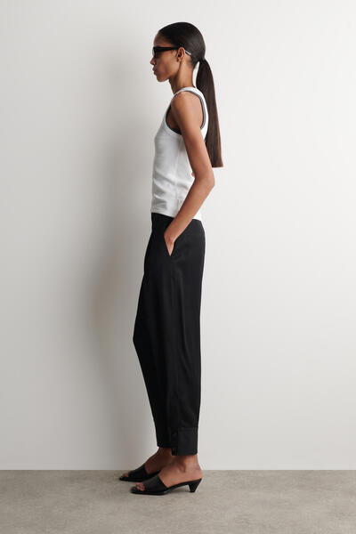 COS プリーツ ツイル バルーンパンツ