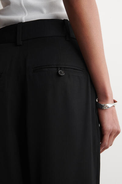 COS プリーツ ツイル バルーンパンツ