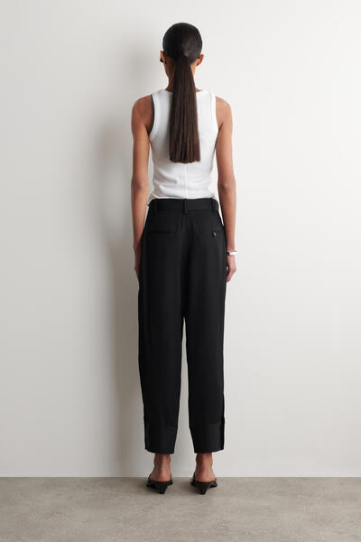 COS プリーツ ツイル バルーンパンツ