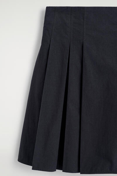 COS プリーツコットンショーツ