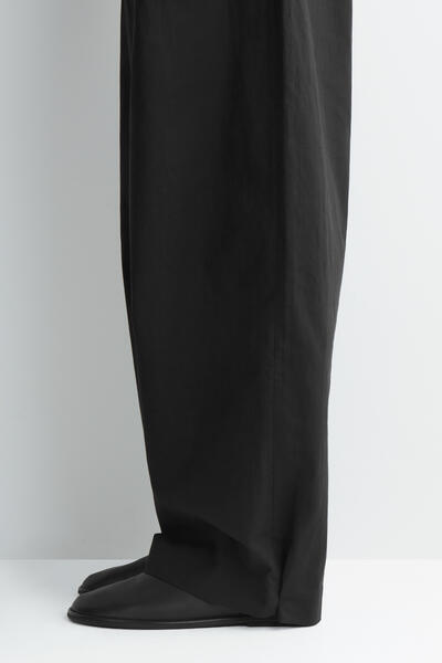 COS コットンリラックスフィットバレルレッグパンツ