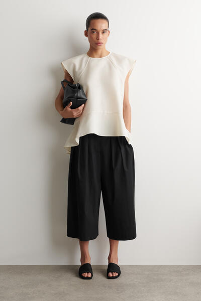 COS フレア キャップスリーブトップ