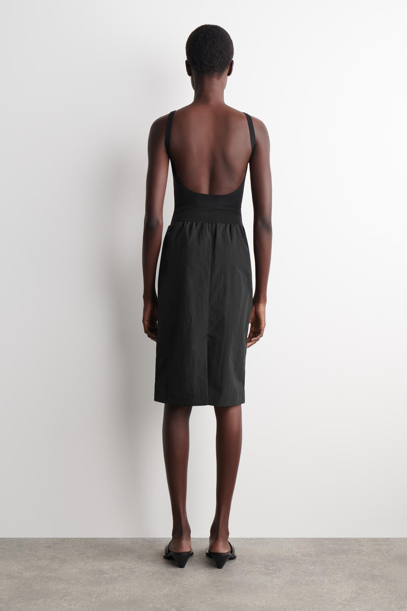 COS ギャザーペンシルスカート