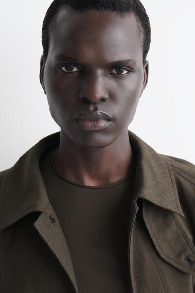 COS スリムフィットコットンTシャツ