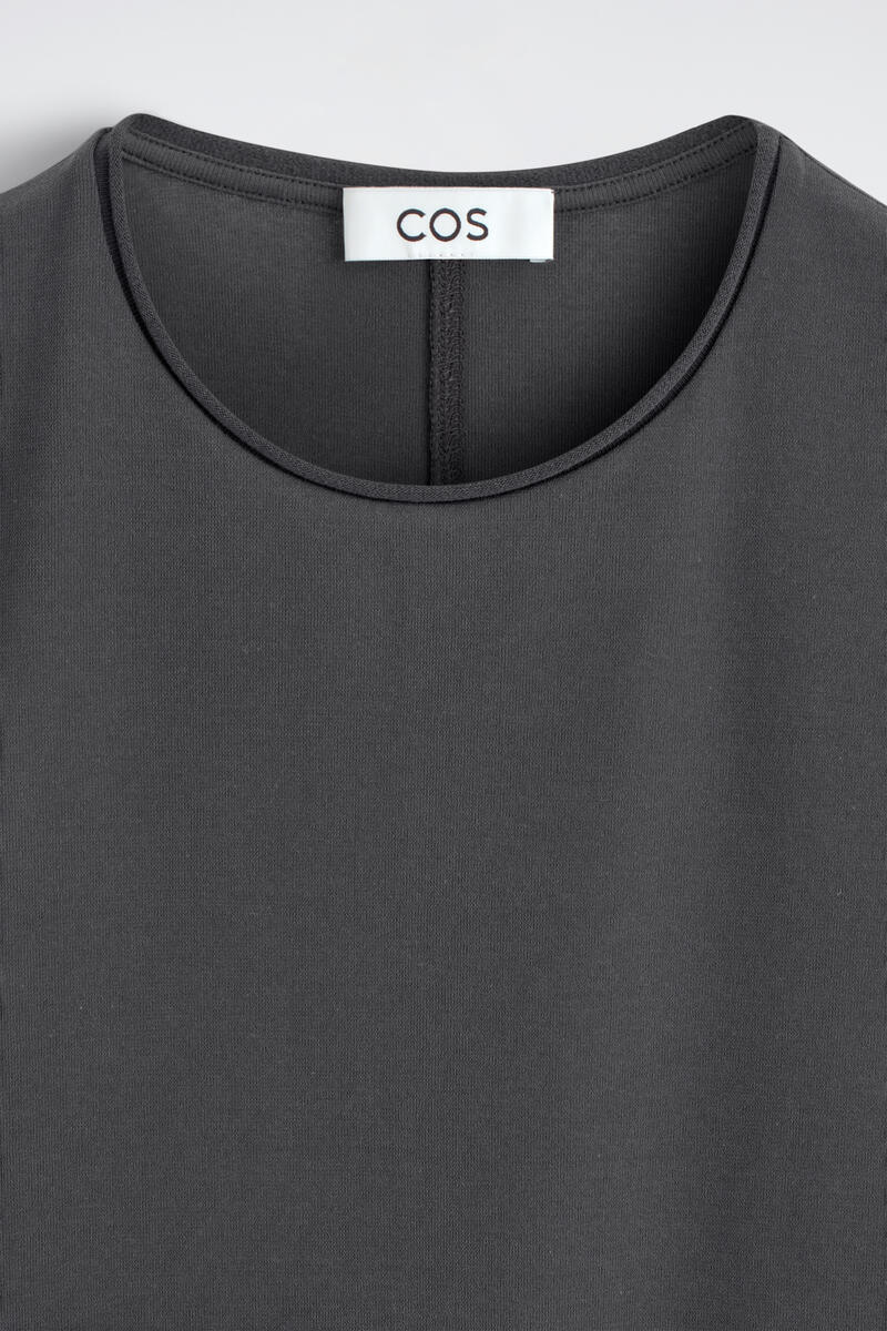 COS スリムフィットコットンTシャツ