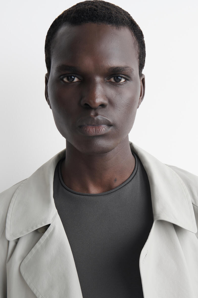 COS スリムフィットコットンTシャツ