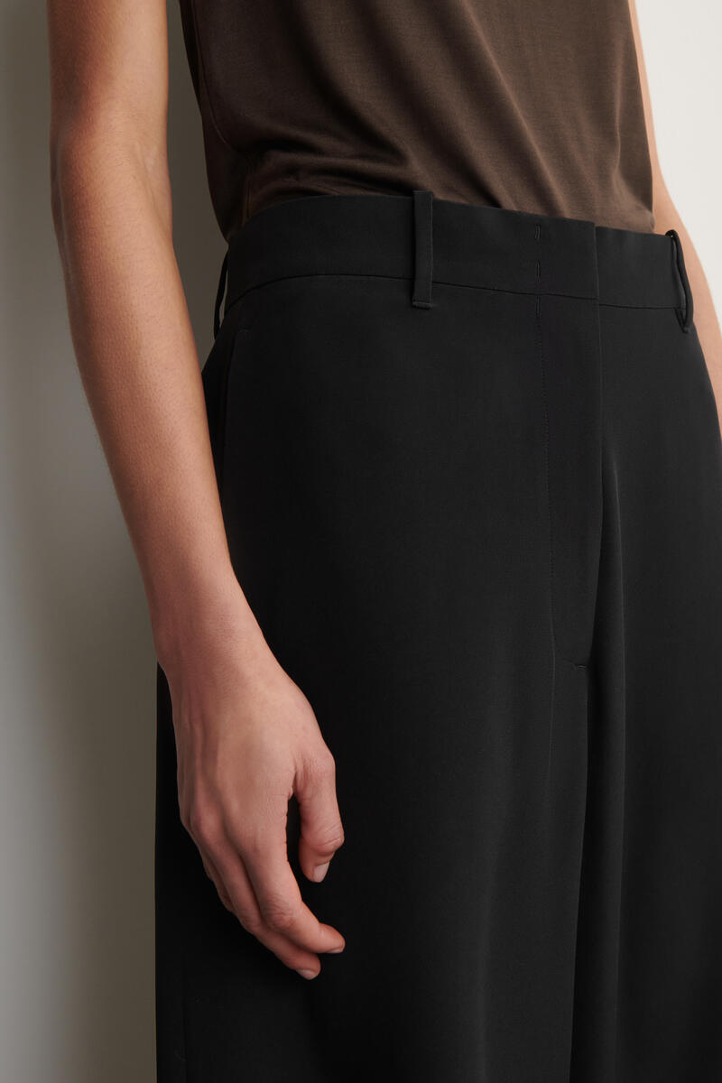 COS シルク チューリップパンツ