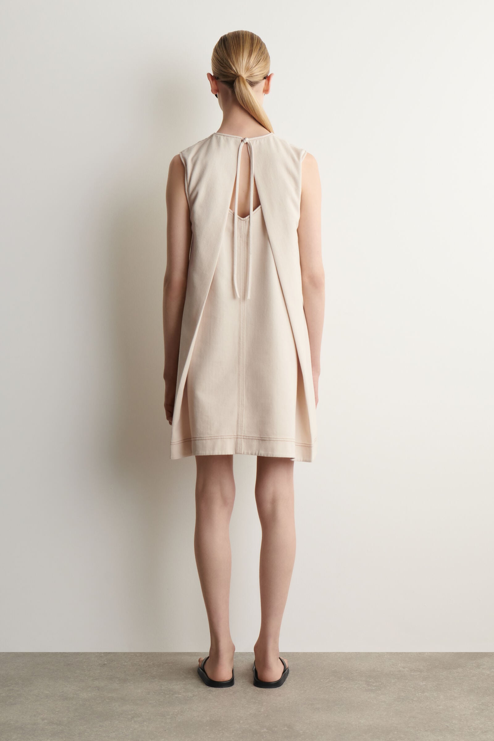 V-NECK OPEN-BACK DENIM MINI DRESS Vネック オープンバック