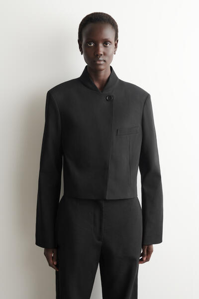 COS クロップド ストラクチャード リネンブレザー