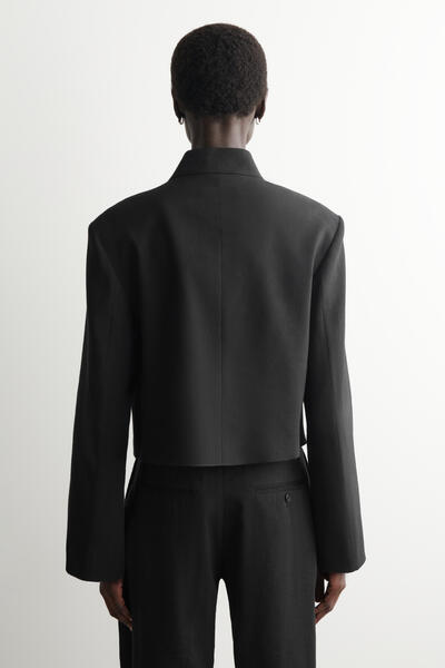 COS クロップド ストラクチャード リネンブレザー