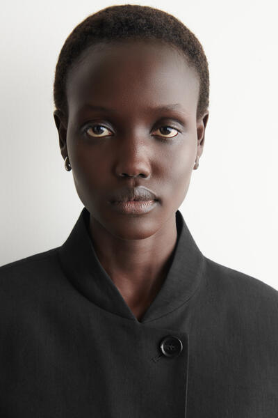 COS クロップド ストラクチャード リネンブレザー