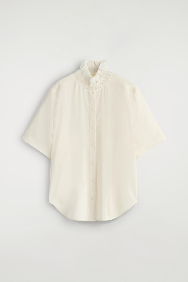 COS ラッフルカラーモーダルブラウス