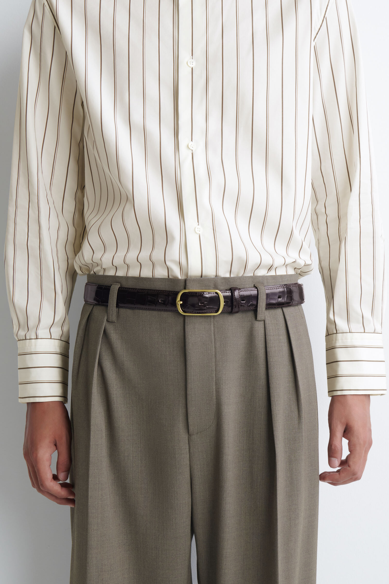 CURVED-BUCKLE CROC-EFFECT LEATHER BELT カーブバックル クロコダイル