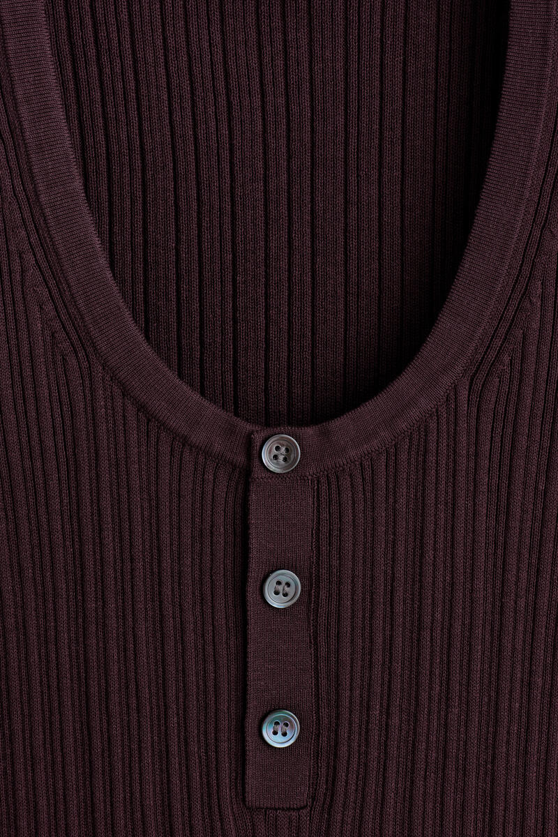 COS シルクコットン素材の ヘンリータンクトップ