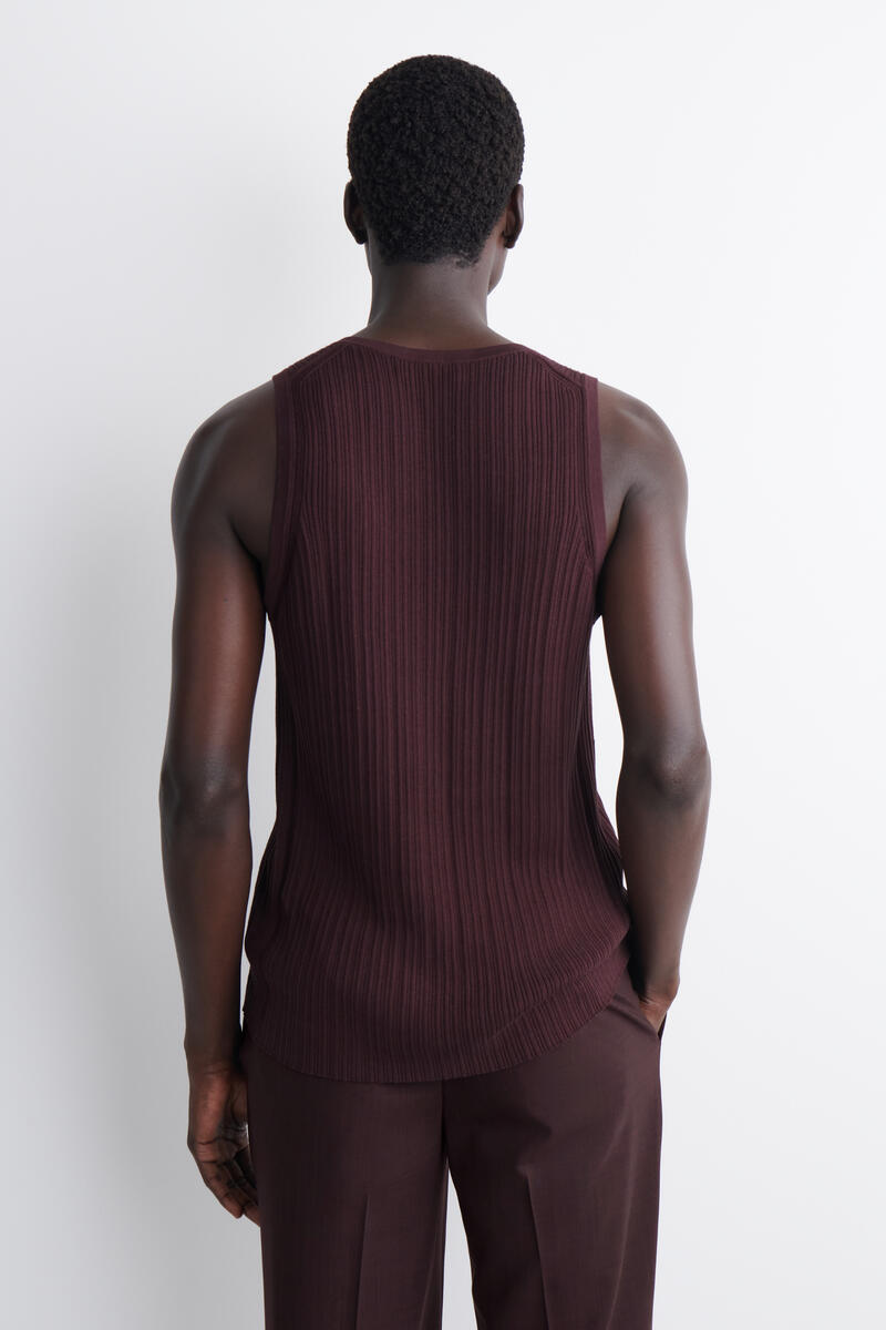 COS シルクコットン素材の ヘンリータンクトップ