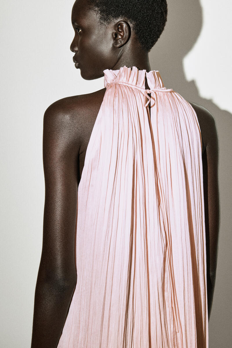 COS シワ加工サテン ミディワンピース