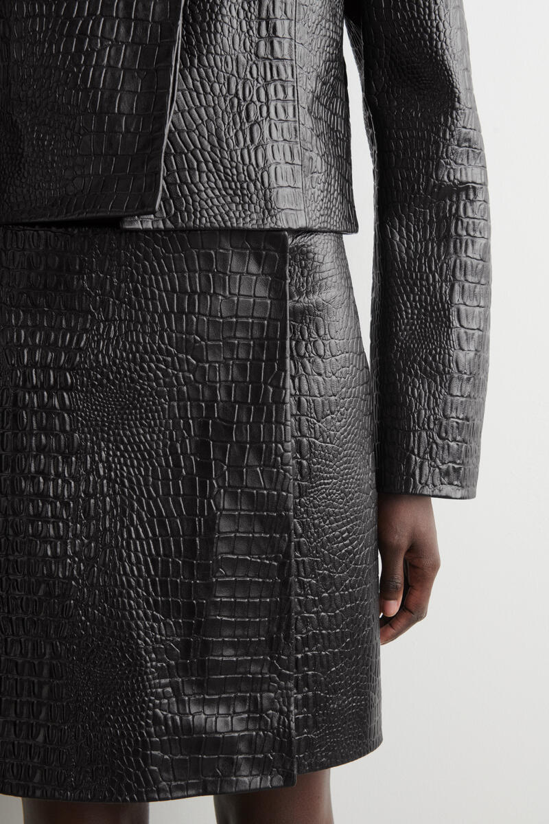 COS クロコ型押しレザー ミニラップスカート