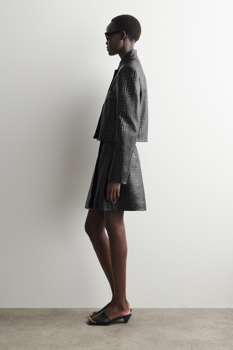 COS クロコ型押しレザー ミニラップスカート